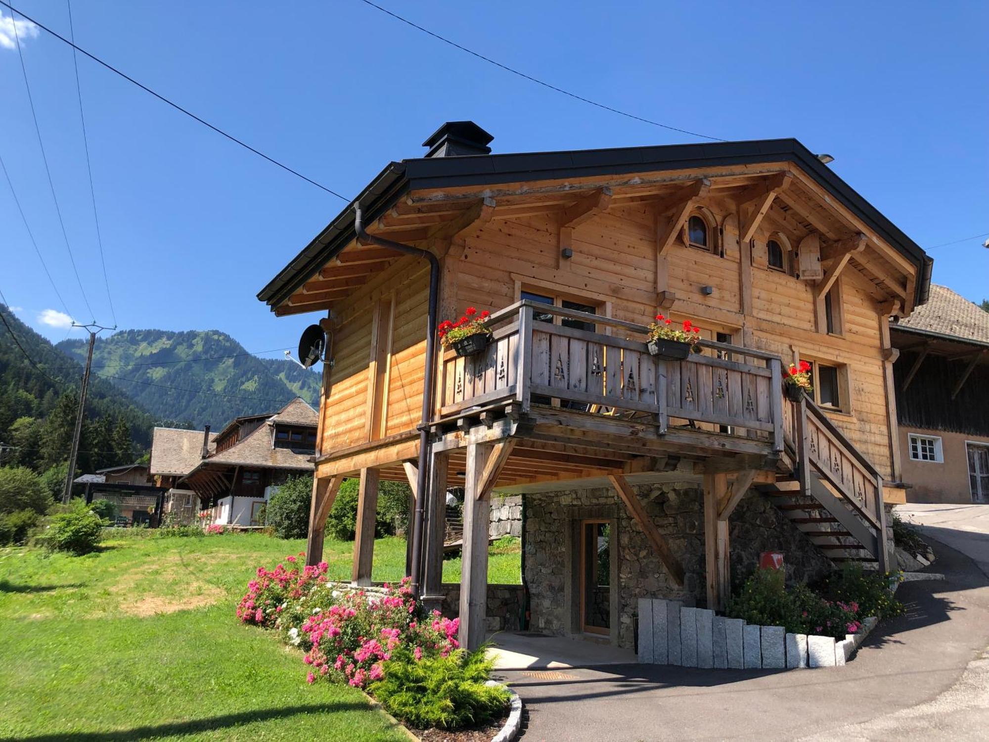 Chalet Cosy Et Moderne Vue Montagnes Seytroux Esterno foto